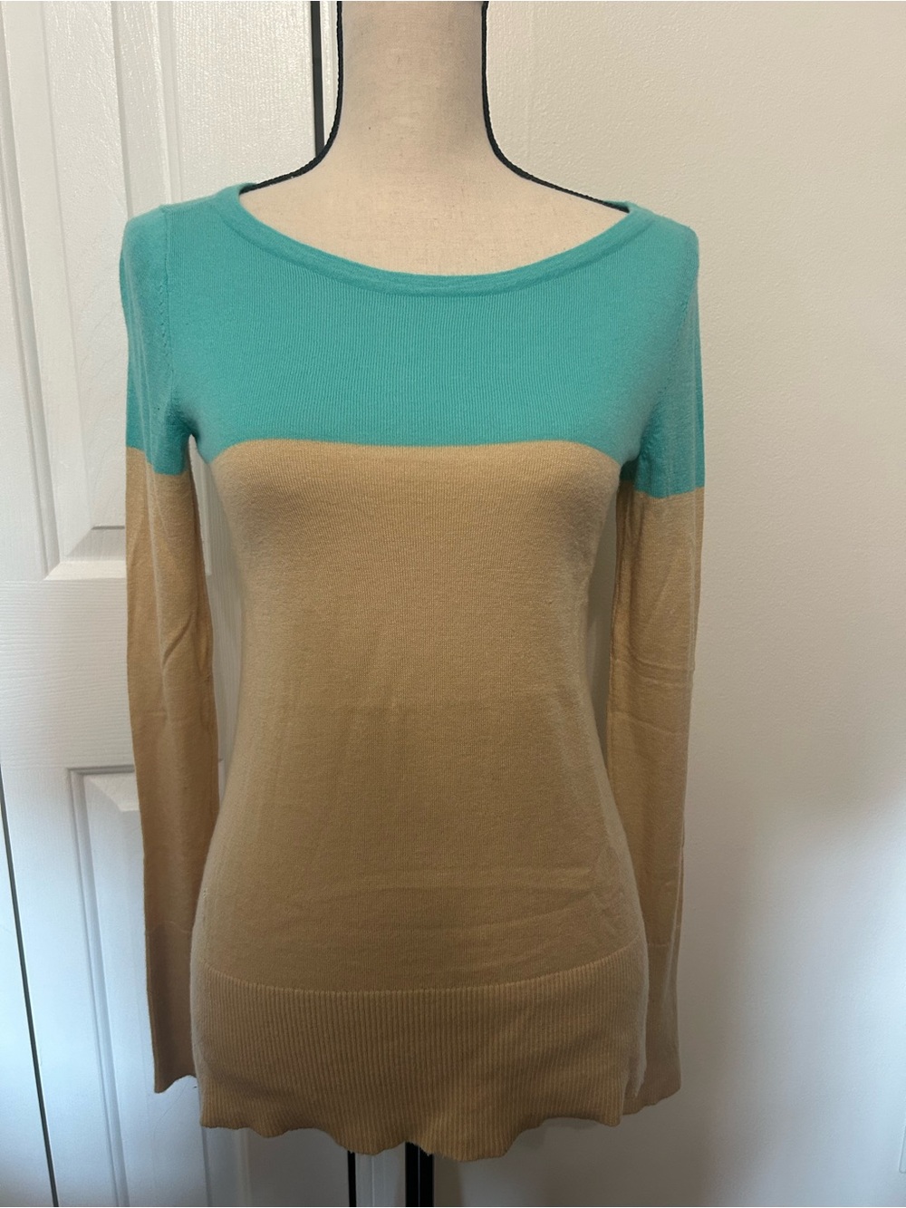 Lilly Pulitzer XS color block wool blend long sleeve sweater, palm logo blue